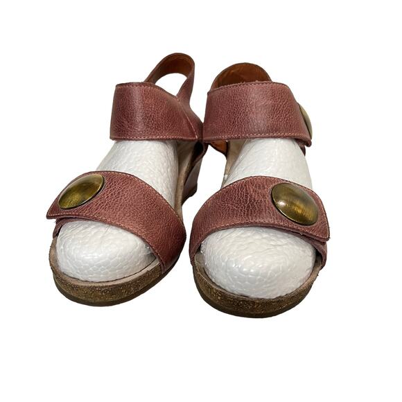 TAÖS Mauve Leather Wedge Sandals. Brass Detail 7  Boho Campy Casual - Picture 2 of 9